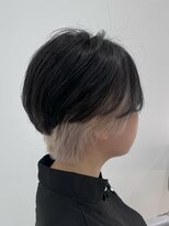 アールプラスヘアサロン(ar+ hair salon)&nbsp;ホワイトデザイン×ショート×インナーカラー