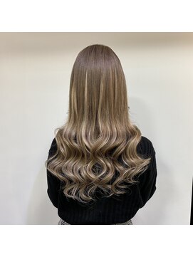 フツーロ 栄(FUTURO) プルエクステ