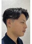 スーツ爽やか黒髪刈り上げパーマ