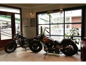 ローサムカットワークス(LOSOME CUT WORKS)の写真/バイクカルチャー、アメカジ、カリフォルニアスタイル。アメリカを感じるには他にはない拘りの店内。