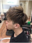 横顔が決まる!ツーブロショート