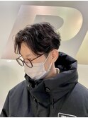 【メンズ】くせ毛を活かしたセンターパート