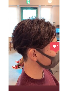 アミーコ(Amico) ツーブロックマッシュ刈り上げパーマセンターパート束感流行