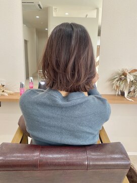 アメリ(Amelie) 大人女性のゆるふわボブ