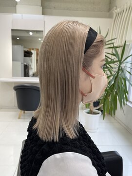 デュールイースト(Duul East) ミルクティーベージュ×ミディアムぱつっとボブ