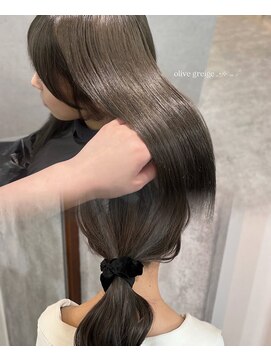 ムージー(moug) 透明感オリーブグレージュ/暗髪/韓国/広島/袋町