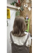 ミミ(mimi)&nbsp;切りっぱなしボブ×ホワイトミルクティベージュ