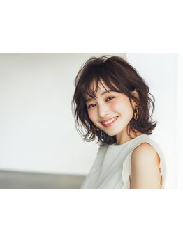 伸びてきても気にならない、暗くなりすぎない白髪染め[新宿/新宿駅/縮毛矯正/酸性ストレート/顔周りカット]