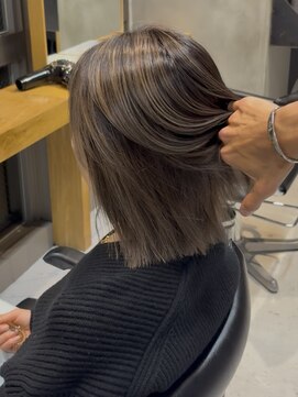 エリマ 調布(elima) 調布白装ぼかしハイライトタッセルボブアッシュベージュカラー