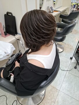 ビューティサロン東京堂 派手髪～スジ
