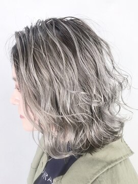 アルバム 新宿(ALBUM SHINJUKU) ホワイトグレーカラー_ミニマムボブ3Dカラー_ba165032