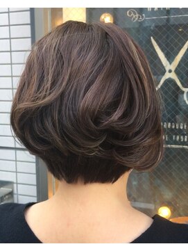 アウルヘアー(owl hair) 極細ハイライトのショートボブ