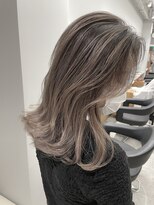 アヴァンス 京橋店(AVANCE)&nbsp;透明感のあるホワイトミルクティーベージュ@京橋