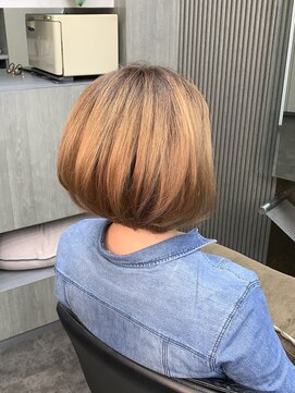 ウェービーポーズ美容室 前下がりボブ