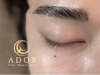 アドール(ADOR)の写真/【話題のハリウッドブロウリフト導入】専門店と同様の技術をADORでも叶えられる◇垢ぬけた好印象Styleに!