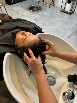 プライベート空間で経験豊富なスタイリストがマンツーマン施術！お悩みもお気軽にご相談ください♪