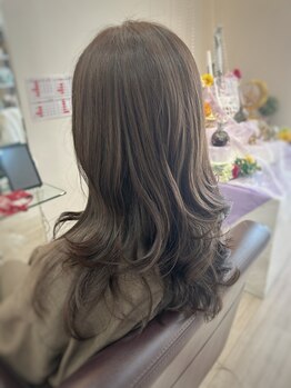 透明感×ツヤ感のあるカラーで、あなたらしさを引き出すトレンドスタイルをご提案☆大人可愛い色味に◎