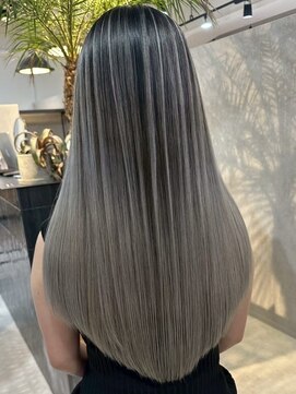 メリー オオサカ(Merly Osaka) 心斎橋/バレイヤージュ/レイヤーカット/海外レイヤー