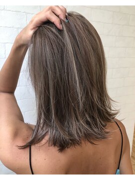 メリー(merry craftsman's factory) ハイライトを際立たせた外ハネスタイルka