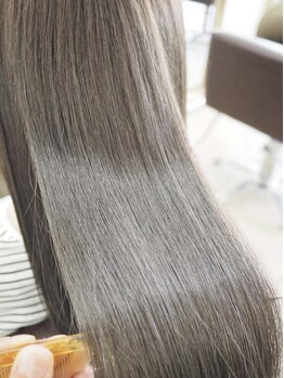 リリーズ ヘア(Lily's Hair)の写真/【縮毛矯正も"炭酸泉"付☆】髪質に合わせた薬剤&丁寧な施術で創られる、手触り抜群の上質ストレートヘア♪