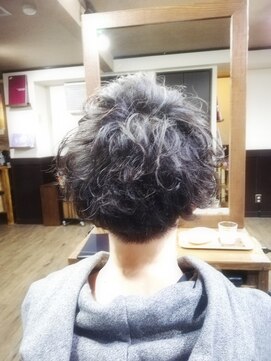 プラス(PLUS) かき上げメンズパーマ