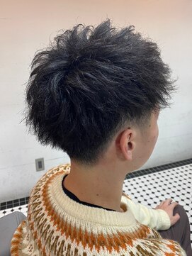 ディスイズバーバーセカンド(THIS IS BARBER 2nd) アップバングショート ツーブロック刈り上げ短髪
