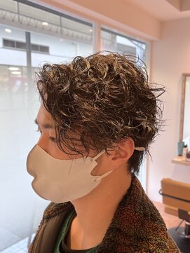 アズールサン 草加西口店(azule-sun) スパイラルパーマｘセンターパート,メンズ,アップバング/草加駅