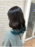 ターコイズブルーの裾カラー