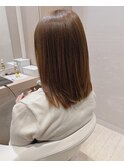 美髪こなれミディ段カット明るめカラー短め前髪グレージュ50代