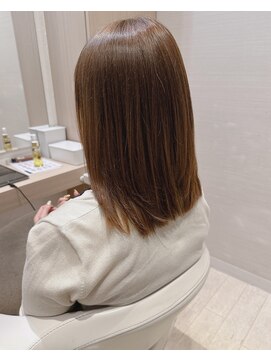 コーエン(cowen) 美髪こなれミディ段カット明るめカラー短め前髪グレージュ50代