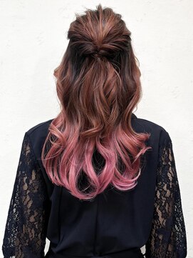 セルカ 新宿(CERCA) ピンクカラーハーフアップ［CERCA新宿/新宿西口］