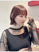 《肌馴染みのいいレッドブラウン》×ふわっと揺れるレイヤーボブ