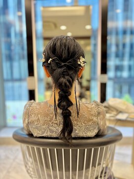 アピッシュ ギンザ(apish ginza) 編みおろしヘア結婚式ヘアアレンジお呼ばれヘアタイトアレンジ