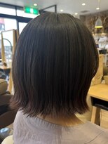 メロウ(Mellow) 外ハネミディでつくるナチュラルモード