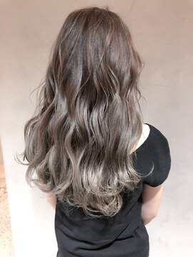 ジーナ(XENA) シルバーグレージュグラデーション