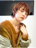 マッシュショートレイヤー前髪あり暖色カラーオレンジウルフ