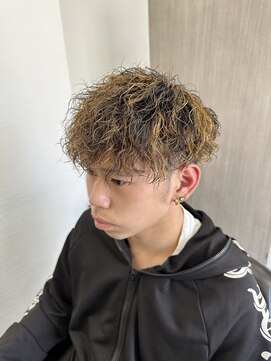 エイト(AITE) ツイストスパイラルパーマセンターパート<理容室>川口鳩ヶ谷97