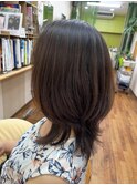 セミロングのレイヤー 暗めバレイヤージュの白髪染め白髪ぼかし