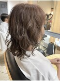 くせ毛をいかしたミディアムスタイル