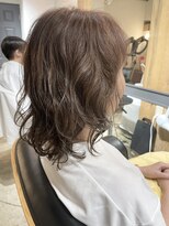 ジルコ ZiRCO&nbsp;くせ毛をいかしたミディアムスタイル