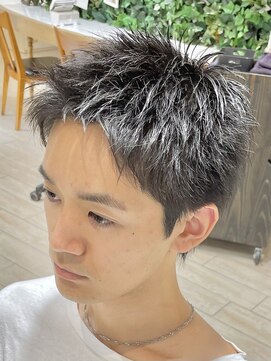 爽やか束感スパイキーショート