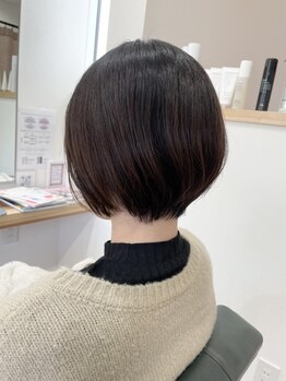 アンド(-&-)の写真/骨格や髪質に合わせた丁寧なカットで毎日が扱いやすく、自分らしく整いどこから見ても綺麗なスタイルを。