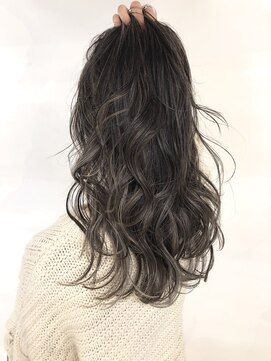 キアラ(Kchiara) 赤味ゼロオリジナルハイライトグレイ/kchiara福岡天神川野直人