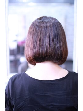 ヴィソップ(V.S.O.P) 【V.S.O.P×カラーグレス】後ろ姿が綺麗に見える前下がりボブ