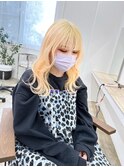 ぱっつんウェーブ＆ハニーブロンド
