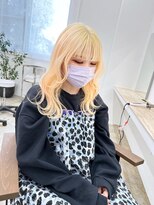 ニュート(Neut )&nbsp;ぱっつんウェーブ＆ハニーブロンド