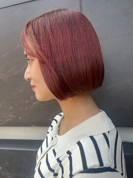 トゥルー 渋谷(TRUE) チェリーレッド/暖色カラー/ブリーチ無し/切りっぱなしボブ/渋谷