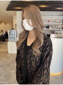 キャラメルベージュ×ブリーチ×外巻きウェーブ