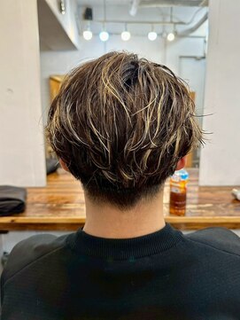 ファルベ(Farbe) ・スパイキーショートブルーブラックフェザーパーマサーフカール