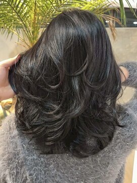 メリー オオサカ(Merly Osaka) 心斎橋/バレイヤージュ/レイヤーカット/海外レイヤー